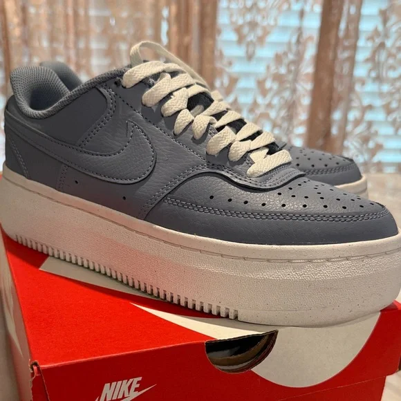 Nike Womens Sneakers in Blue and White - Picture 5 of 6